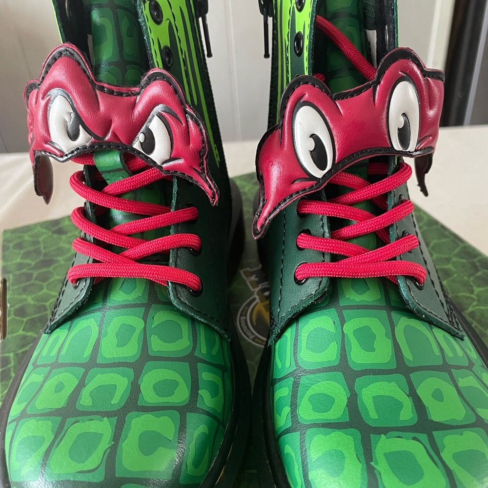 Doc Dr Martens Air Wair Boots Teenage Mutant Ninja Turtle TMNT KIDS 13 Raphael - Picture 10 of 16